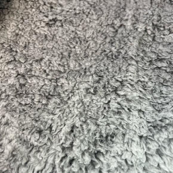 NWT!! NEW- grey Abercrombie & Fitch Cloud Sherpa Vest - Picture 4 of 13